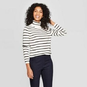 NWT Turtleneck cozy warm Size S